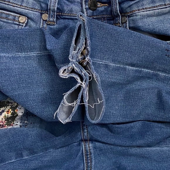 Joseph Ribkoff Mid Rise Skinny Stretch Jeans Floral Patch Black Rhinestones 2 - Picture 14 of 16
